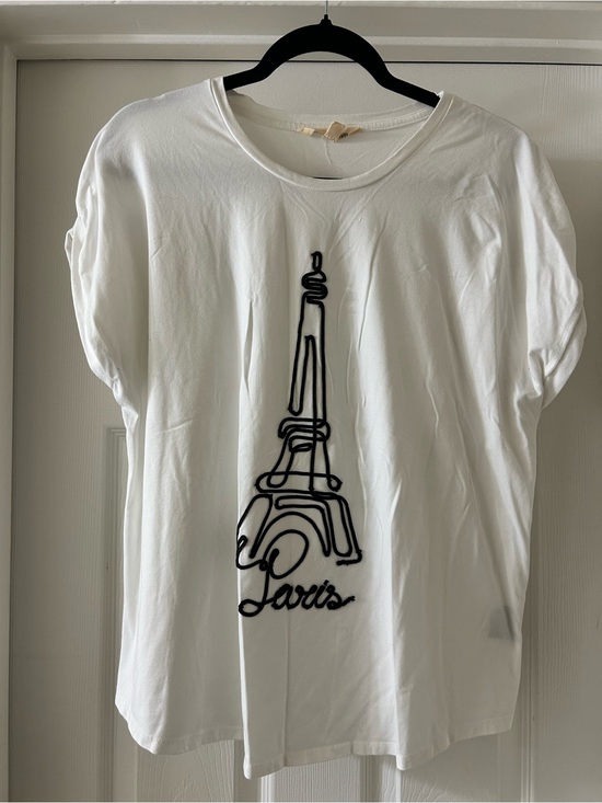 Mesh + Love Tops - Women's White Eiffel Tower Graphic Tee - Unbranded